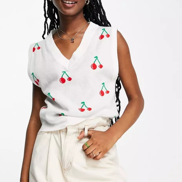 *NEW WITH TAGS* Cherry Print Vest - XL - Knit - by Liquorish - Picture 1 of 2